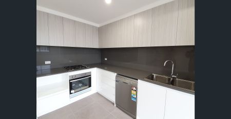 Pet Friendly Sunny Apartment - Photo 3