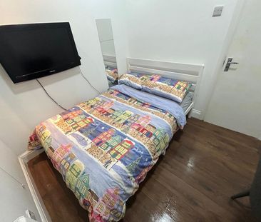 Room in a Shared Flat, Lawrence House, EC1V - Photo 2