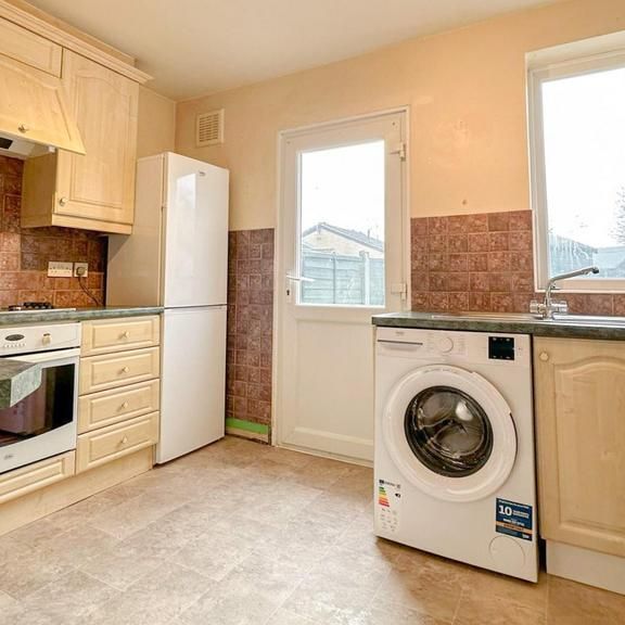 3 bedroom terraced house to rent - Photo 1