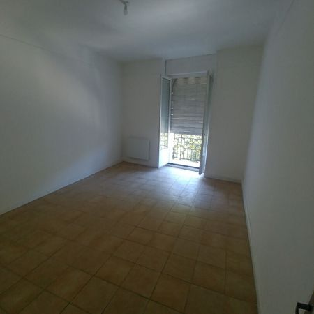Location Appartement 4 pièces 119m² - Photo 4