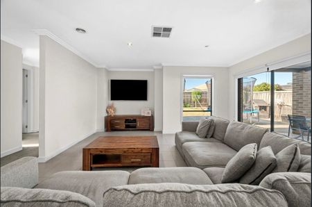 Stunning Family Home That Combines Comfort And Style. - Photo 2
