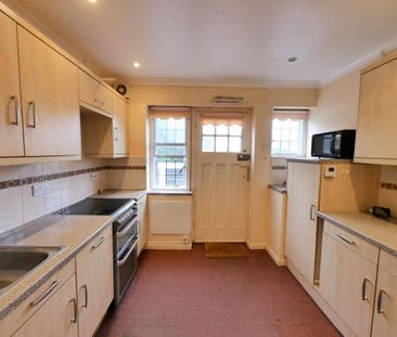 2 bedroom flat to rent - Photo 4