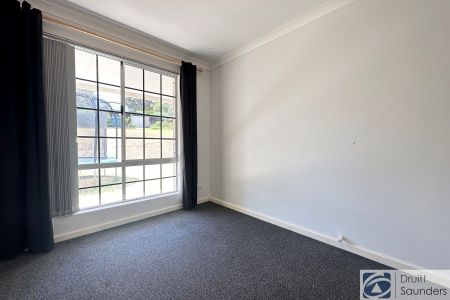 Stylish Family Living in the Heart of Kelmscott Hills HOME OPEN TUESDAY 20 JANUARY AT 10.30AM SHARP! - Photo 5