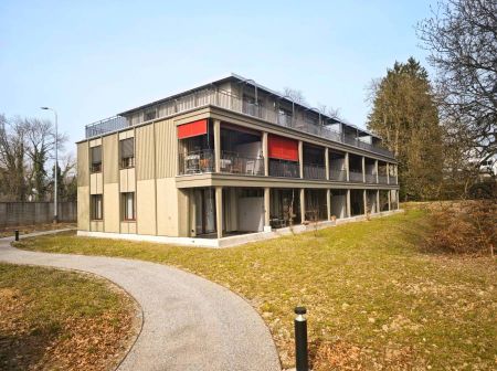 Wohlfühlen im Grünen - Neubau-Wohnung mit Terrasse - zentral - Photo 4