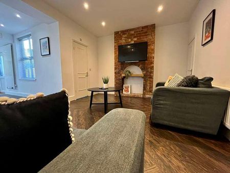 Scorer St // Bed & Bath // Available Now!, LN5 - Photo 2