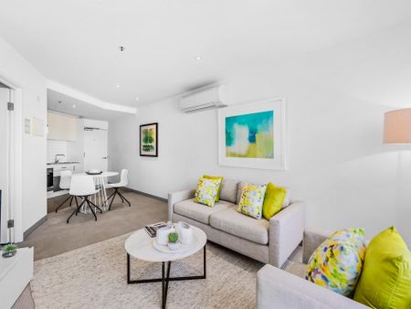 City Style With Sea Views - Photo 2