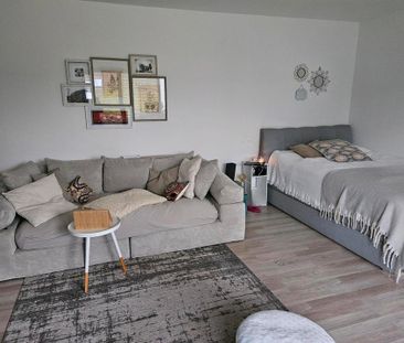 helle 1 Zimmer Wohnung mit Balkon und Küche - Photo 1