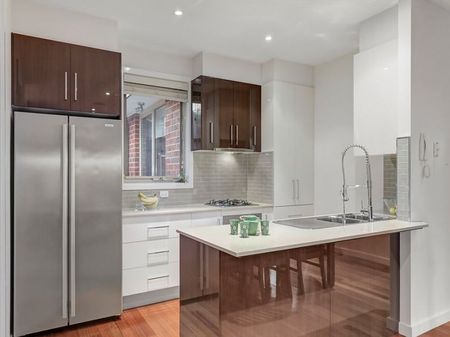 Stylish, Single-Level Unit In A Prime Location - Photo 5