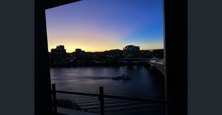 Modern South Brisbane Apartment with City Convenience - Photo 4