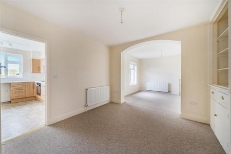 3 bedroom detached bungalow to rent - Photo 2