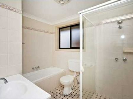 Neat & Tidy home in Prime location - Photo 4