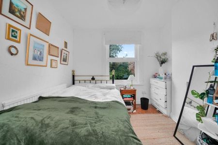 6 bedroom terraced house to rent - Photo 3
