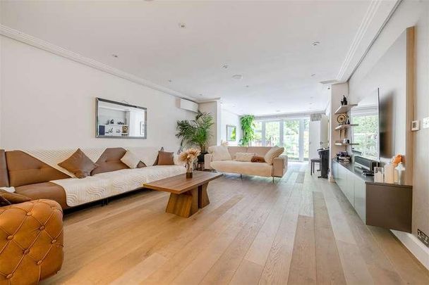 Harmsworth Way, Totteridge, N20 - Photo 1