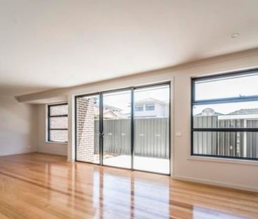 2/25 Simpsons Road, Box Hill - Photo 2