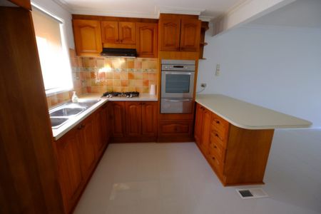 Great Location – 2 Bedroom Unit - Photo 3