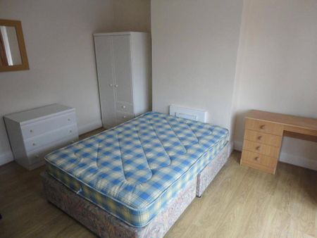 5 bedroom semi-detached house to rent - Photo 2