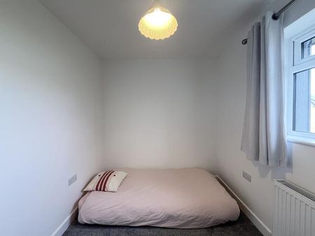 3 bedroom detached house to rent - Photo 2