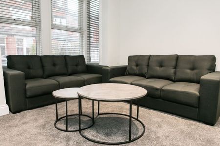 Burchett Place, Woodhouse, Leeds - Photo 3