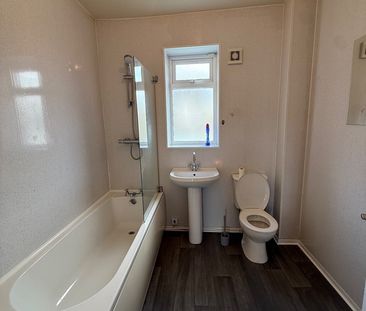 2 Bed Flat, Oldham, OL2 - Photo 3
