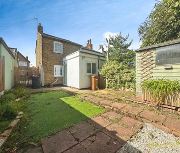 2 bedroom end of terrace house to rent - Photo 4