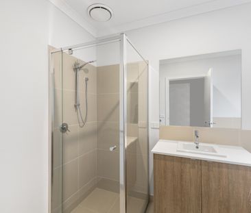 95 Modena Avenue, Fraser Rise VIC 3336 - House For Rent | Domain - Photo 5