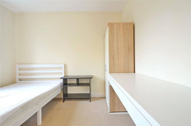 6 bedroom semi-detached house to rent - Photo 1