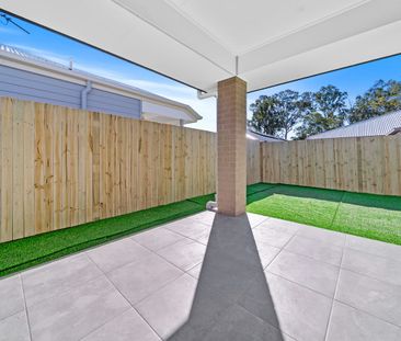 MODERN TWO BEDROOM DUPLEX IN QUIET STREET - Photo 1