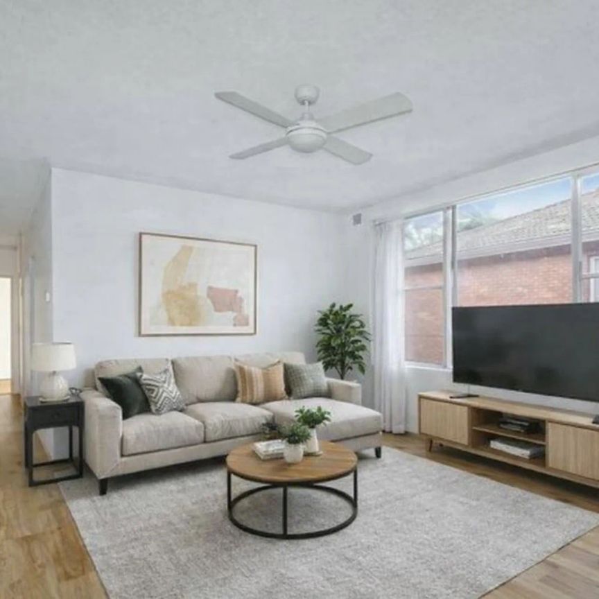 Stylish and Spacious Two-Bedroom Apartment in Prime Location - Photo 1