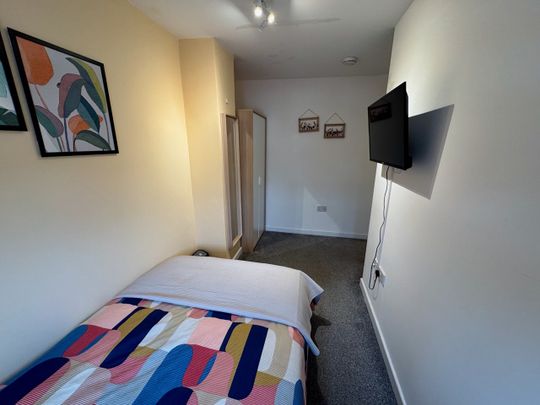 Room in a Shared House, Salford, M6 - Photo 1