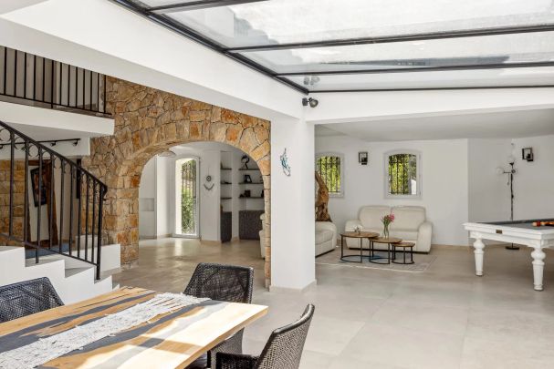 Mougins - Villa rénovée avec vue sur le vieux village de Mougins - 4 chambres - Photo 1