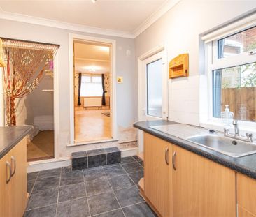 2 bed House - Mid Terrace To Let - Photo 6