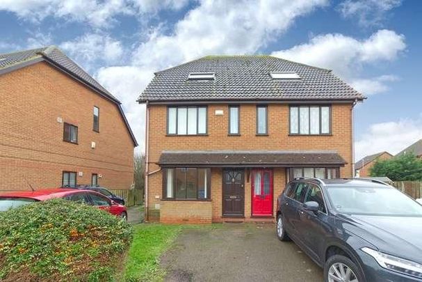 Walnut Tree - Bedroom Ground Floor Maisonette, MK7 - Photo 1