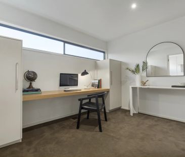 CONTEMPORARY LIFESTYLE ON THE BEACH EDGE! - Photo 5