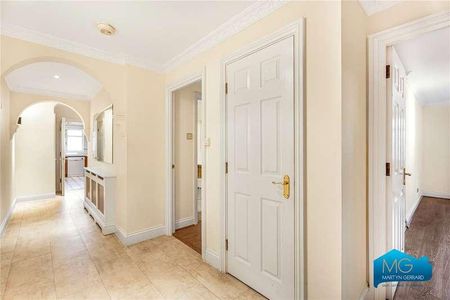 Riverside Gardens, London, N3 - Photo 2