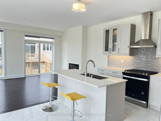 Condo Townhouse For Lease | E9231461 - Photo 1