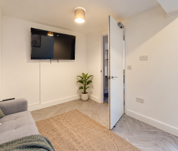 6 bedroom house to rent - Photo 2