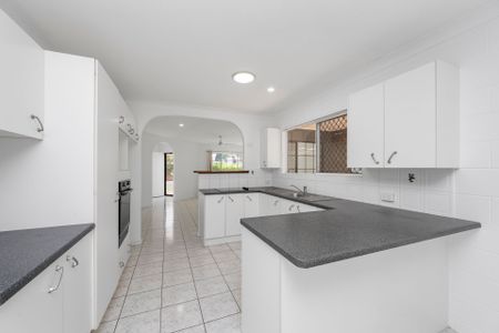 Freshly Painted with Brand New Carpets – Move-In Ready Comfort&excl; - Photo 3
