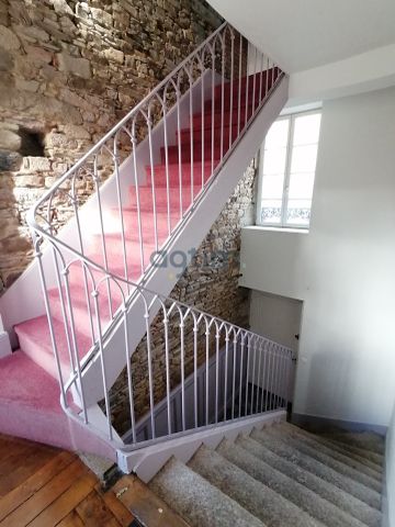 Location Appartement 5 pièces 128m² MONTAIGU VENDEE 85600 - Photo 4