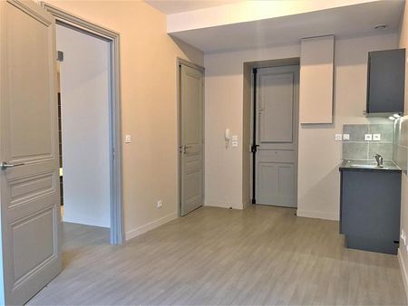 : Appartement 32.3 m² à SAINT-ETIENNE - Photo 2