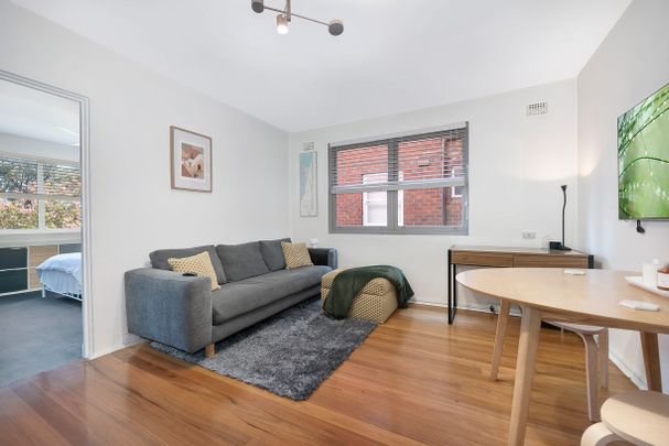 Well presented apartment next to parklands - Photo 1