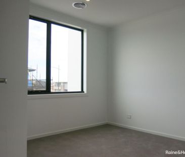 "MODERN 3 BEDROOM TOWNHOUSE" - Photo 6