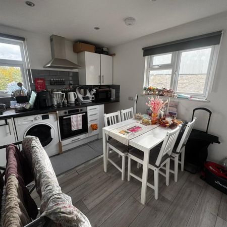 Studio Flat, Portswood Road, SO17 - Photo 3