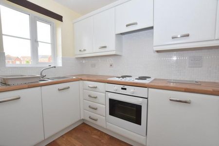 3 bedroom semi-detached house to rent - Photo 2