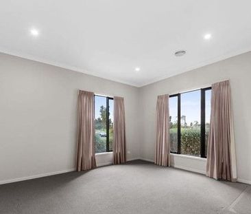 Experience an Abundance of Space & Modern Living - Photo 4