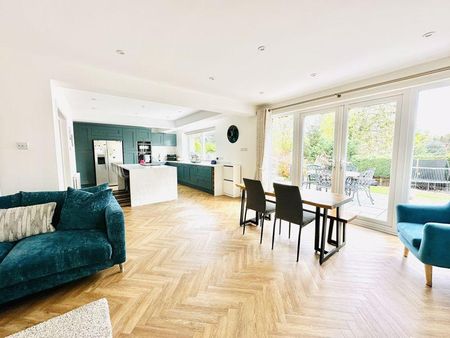 5 bedroom detached house to rent - Photo 3