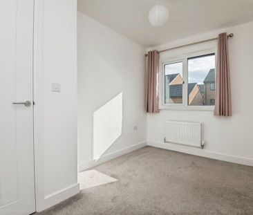 3 bedroom semi-detached house to rent - Photo 3