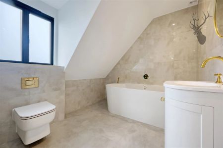 4 Bedroom Barn Conversion - Photo 3