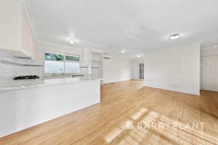 Position, convenience and comfort, all in one fantastic location. - Photo 4