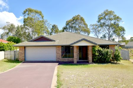 :: THIS BEAUTIFUL HOME WILL DEFINITELY NOT DISAPPOINT - Photo 2