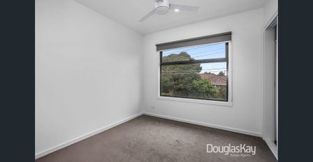 Contemporary Family Showpiece in the Heart of Sunshine. - Photo 5